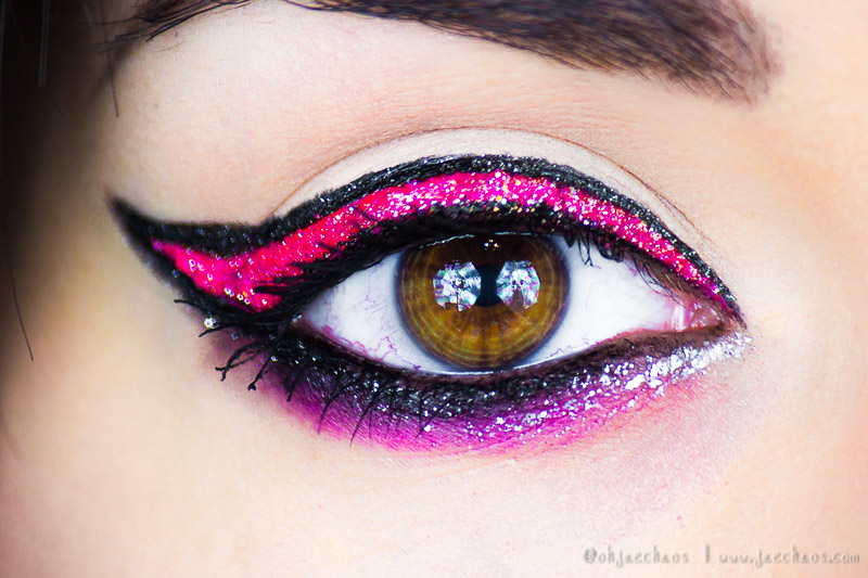 glitterpinkgraphicliner_jaeCHAOS-1